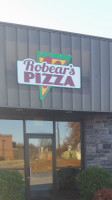 Robear's Pizza outside