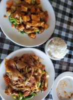 Somsri Thai Cuisine food