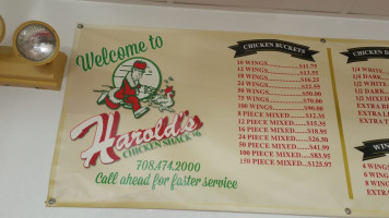 Harold's Chicken Shack inside