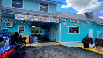 Triad Seafood Market Cafe outside