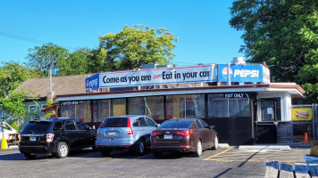 Al's Drive In outside