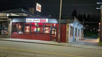 Betty Jean's Bbq food