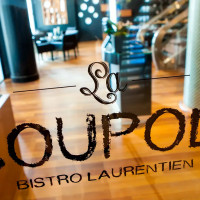 Bistro Laurentien La Coupole inside