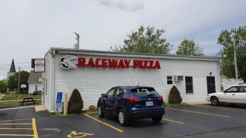 Raceway Pizza More outside