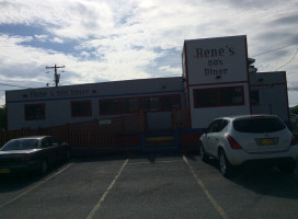 Rene's 50's Diner outside