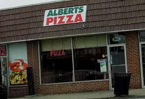 Albert's Pizza Shop outside