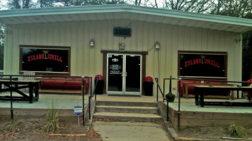 Island Bbq And Seafood Grill outside