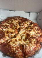 Loofy's Pizza food