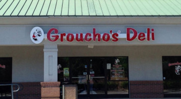 Groucho's Deli food