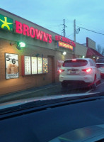 Brown's Chicken outside