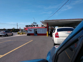 Woody's Drive-in outside