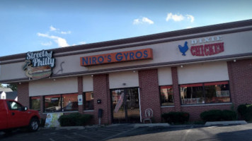 Niro's Gyros food