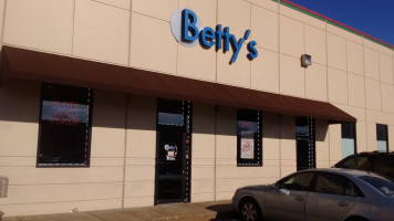 Betty's Bistro outside