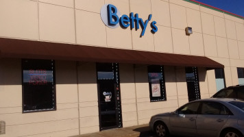 Betty's Bistro outside