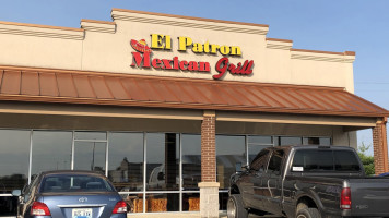 El Patron Mexican Grill outside