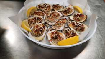 Captain's Cove Grill At Starved Rock Marina inside