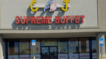 C J Supreme Buffet food