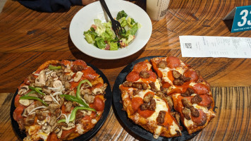 Round Table Pizza food