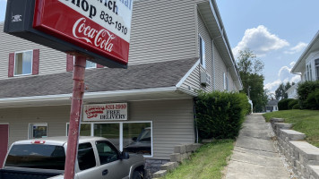 International Sandwich Shop outside