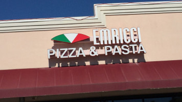 Emricci Pizzeria outside