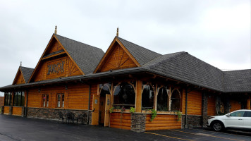 Janosik Banquets outside