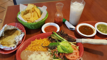 Los Mexicanos food