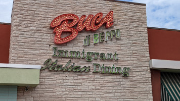 Buca Di Beppo Italian food