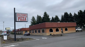 Fultano's Pizza outside