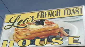 Leo's French Toast House inside