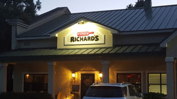 Pour Richard's food