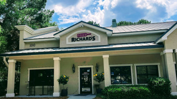 Pour Richard's food