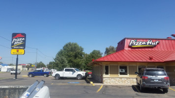 Pizza Hut outside