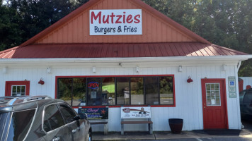 Mutzies outside