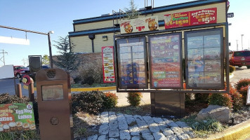 Braum's Ice Cream Dairy Store outside