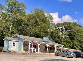 Scotties Frozen Custard outside