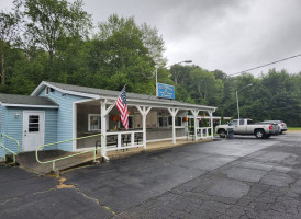 Scotties Frozen Custard outside