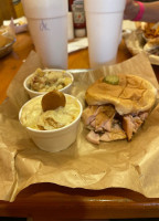 Smokin Pig Express food