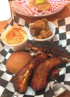 Smokin Pig Express food