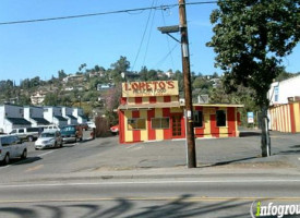 Loreto's Taco Shop outside