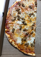 Nucci's Pizza food