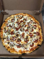 Nucci's Pizza food