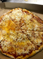 Nucci's Pizza food