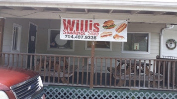 Willis Sandwich Shop outside