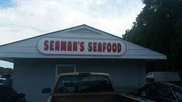 Sea Man's Seafood outside