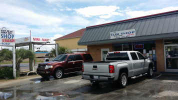 Oak Island Sub Shop outside