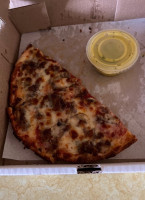 Caporaletti's Pizza food