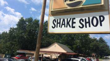 Shake Shop outside