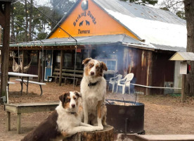 Barking Dawgs Tavern outside