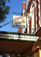 Molly's Donut's Cafe outside