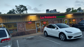 La Poblanita outside